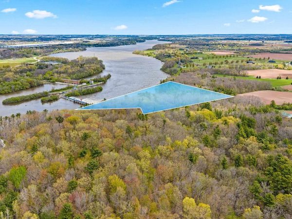OLD MILITARY ROAD, De Pere, WI 54115