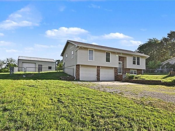 1104 3rd Street, Camden Point, MO 64018