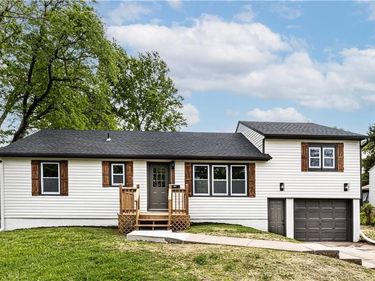 1401 67th Place, Kansas City, MO 64118
