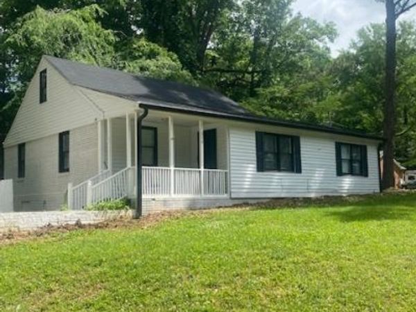 214 Pinewood Lane, Stockbridge, GA 30281