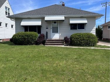 12117 Thraves Road, Garfield Heights, OH 44125