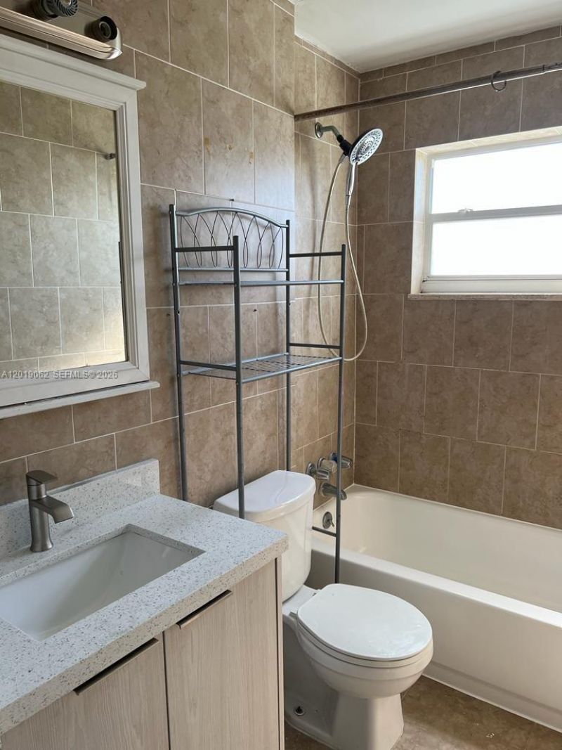 7820 NE Bayshore Ct , Unit 209, Miami, FL 33138 Photo