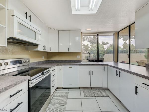 2471 Palmera Drive , Las Vegas, NV 89121