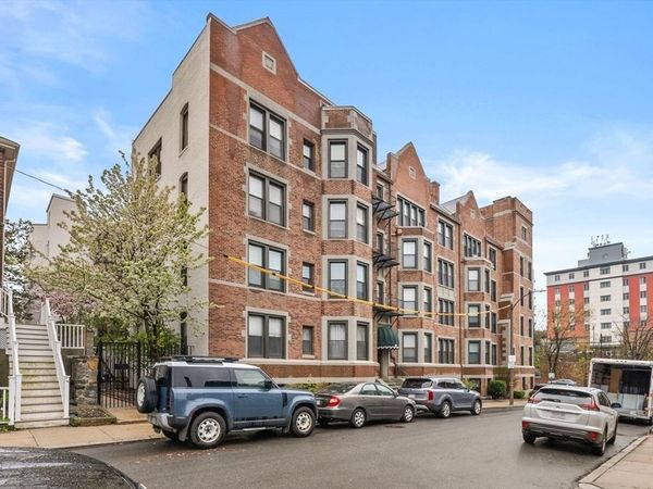 26 Commonwealth Ter, Unit 19, Boston, MA 02135