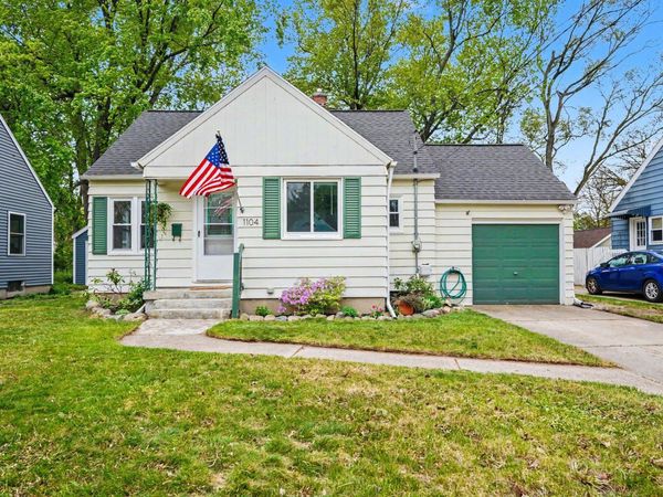 1104 Hoyt Street SE, Grand Rapids, MI 49507