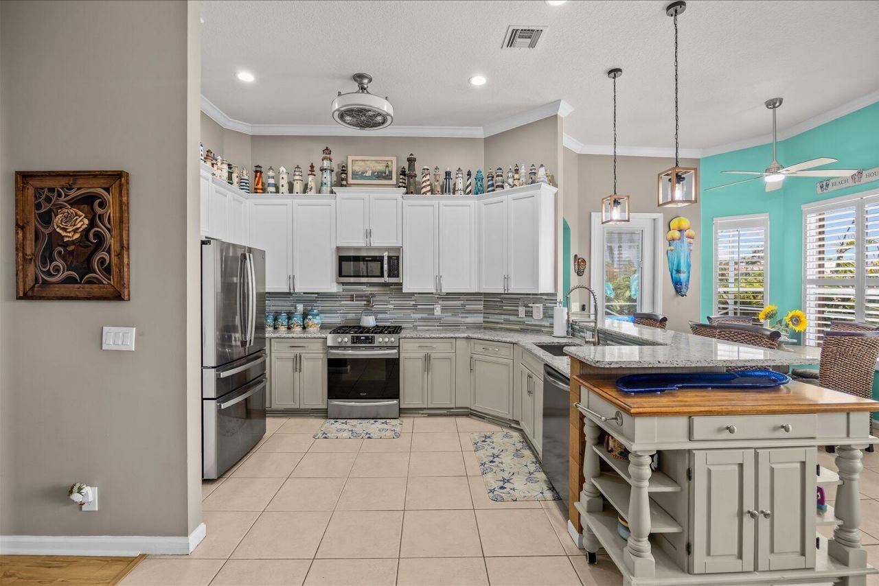 482 NW Blue Lake Drive, Port Saint Lucie, FL 34986 Photo