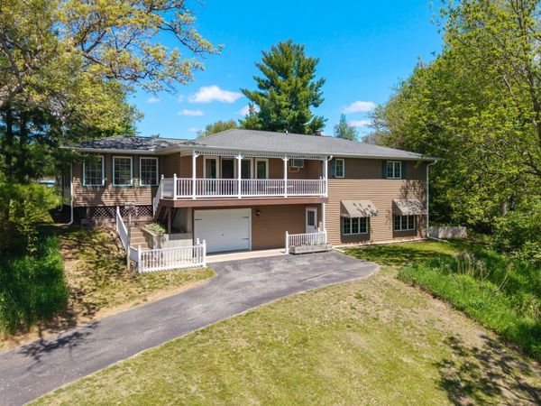 2660 252 Street , Dewitt, IA 52742