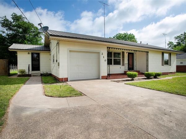 210 W Kansas Street , Van, TX 75790