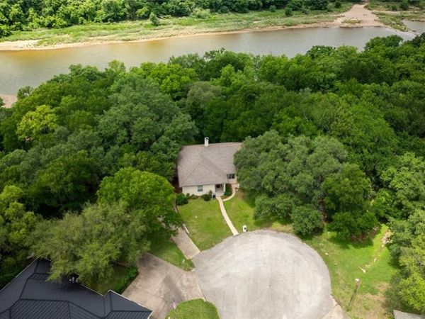 8510 Linden Court , Granbury, TX 76049