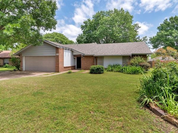 2009 Oak Creek Drive , Sherman, TX 75092