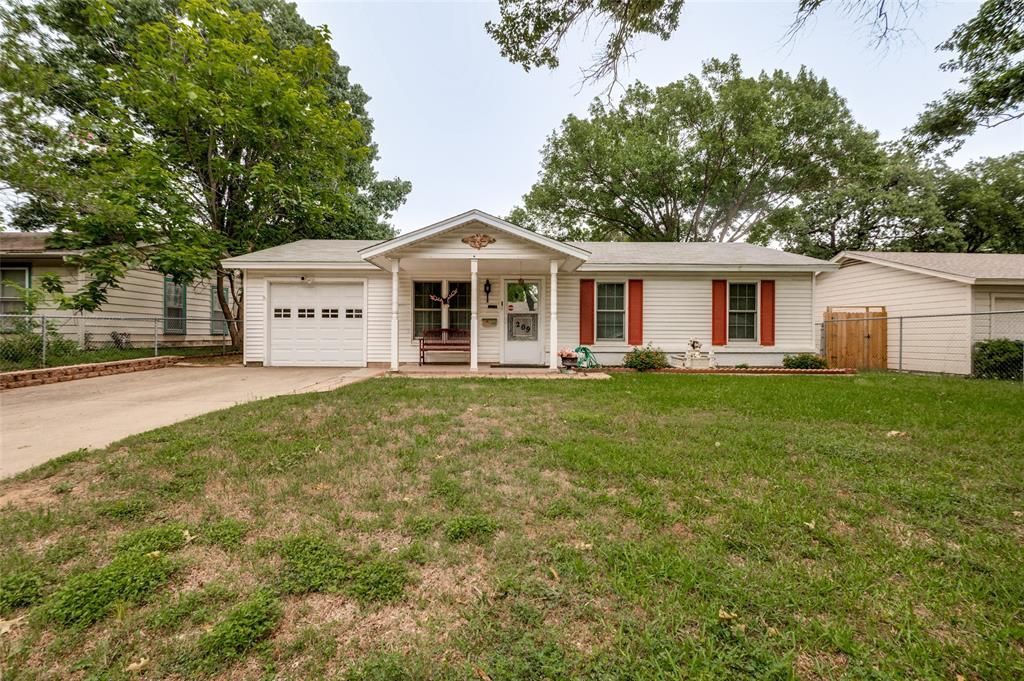 209 Helen Drive, Arlington, TX 76011 Main Photo