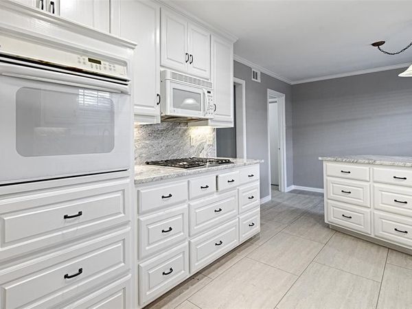 614 Brookfield Drive , Garland, TX 75040