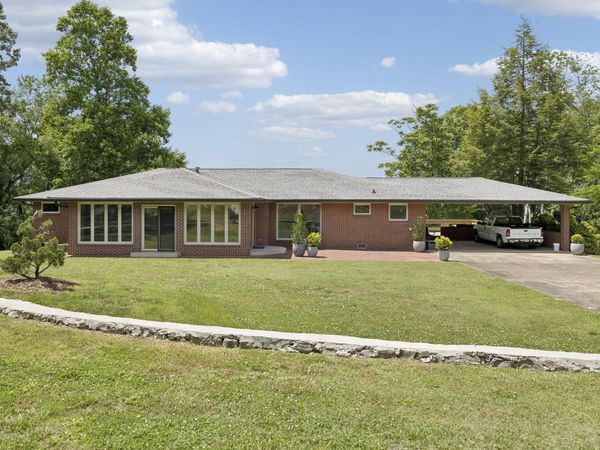 54 Shallowford Road, Chattanooga, TN 37404