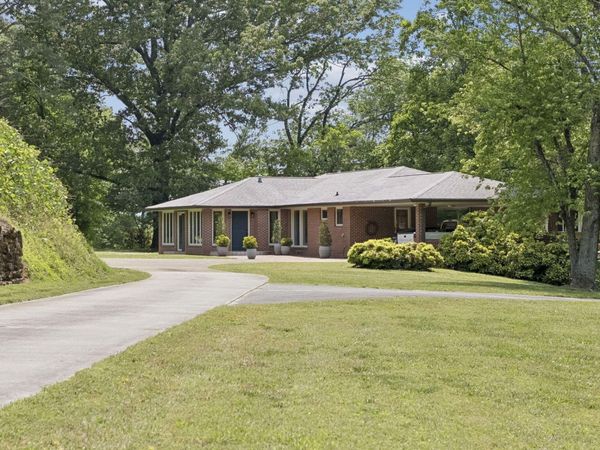 54 Shallowford Road, Chattanooga, TN 37404