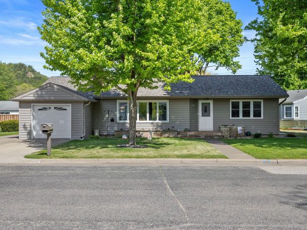 2247 Sisson Dr, La Crosse, WI 54601