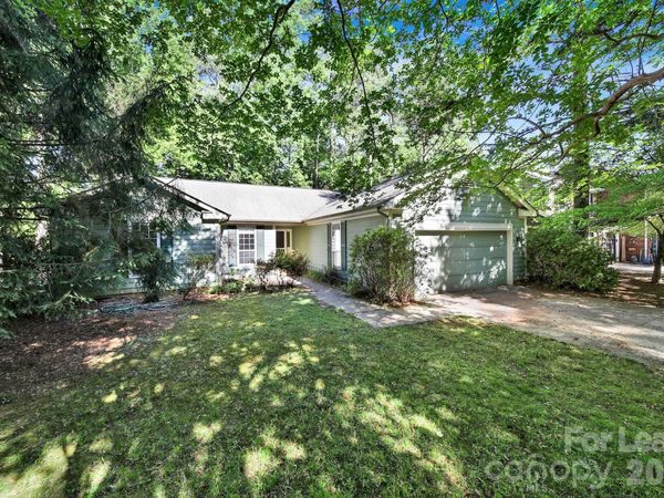 3421 Crescent Knoll Drive , Matthews, NC 28105