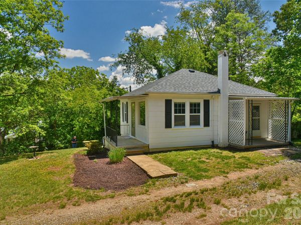 101 E Skyland Circle , Asheville, NC 28804