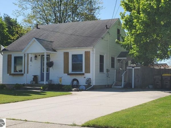 1407 Broadway Street W, Mt Pleasant, MI 48858