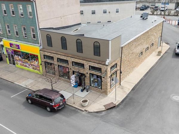 220 W BROAD STREET , QUAKERTOWN, PA 18951