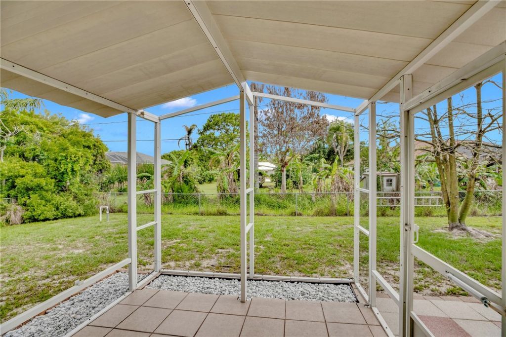 980 Dolphin Avenue, Sebastian, FL 32958 Photo