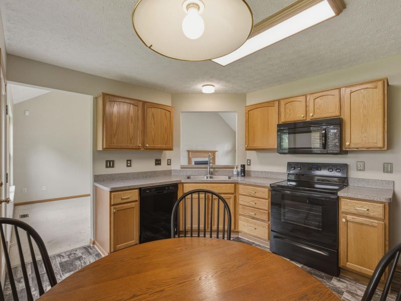 6558 Hemmingford Drive, Canal Winchester, OH 43110 Photo 16