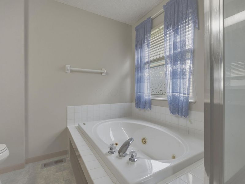 6558 Hemmingford Drive, Canal Winchester, OH 43110 Photo 22