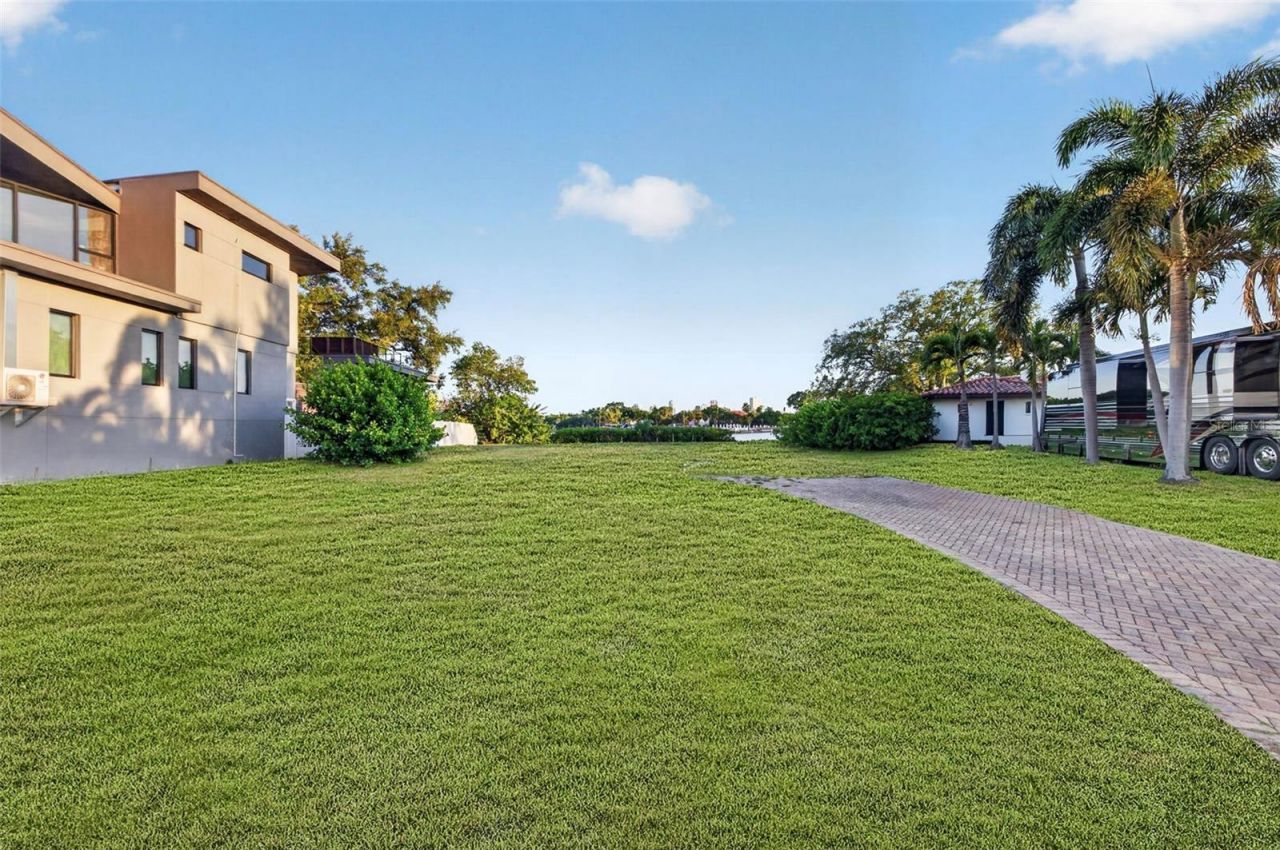 1026 Monterey Boulevard Ne, Saint Petersburg, FL 33704 Photo