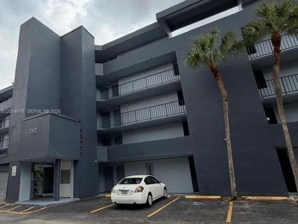 310 Fontainebleau Blvd , Unit 206, Miami, FL 33172