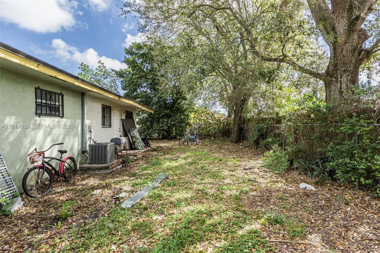 2316-2318 NW 98th St, Miami, FL 33147 Photo