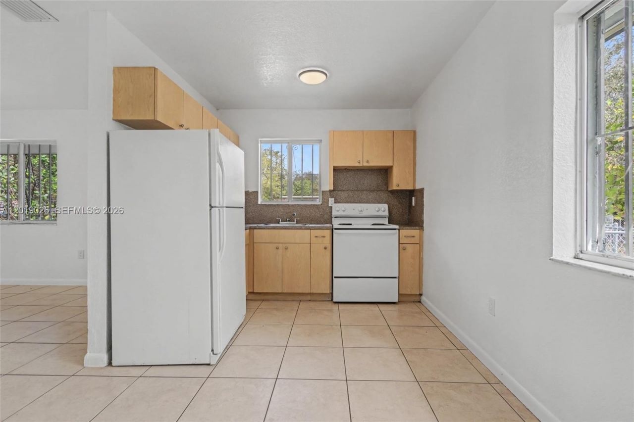 2316-2318 NW 98th St, Miami, FL 33147 Photo