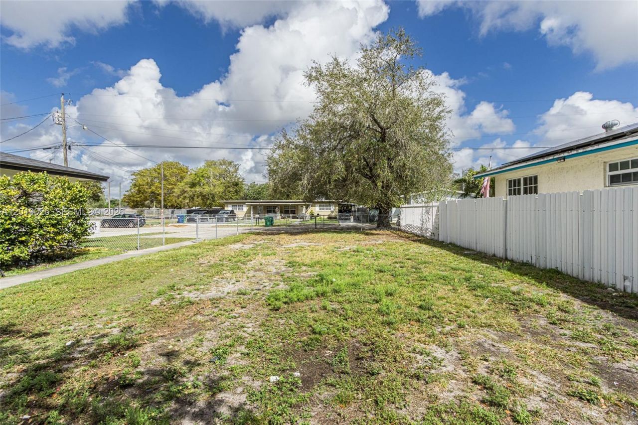 2316-2318 NW 98th St, Miami, FL 33147 Photo