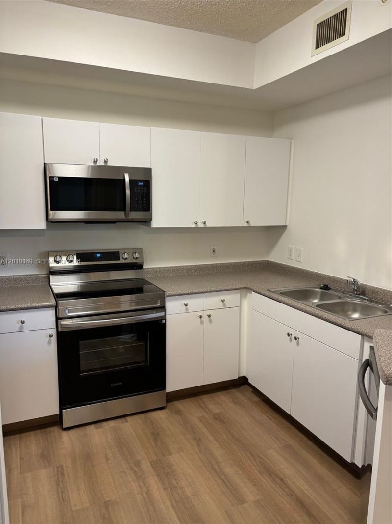 1900 Van Buren St , Unit 113B, Hollywood, FL 33020 Photo