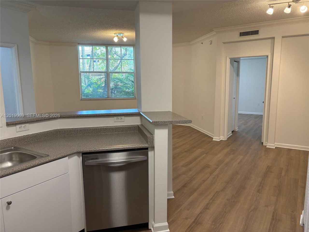 1900 Van Buren St , Unit 113B, Hollywood, FL 33020 Photo