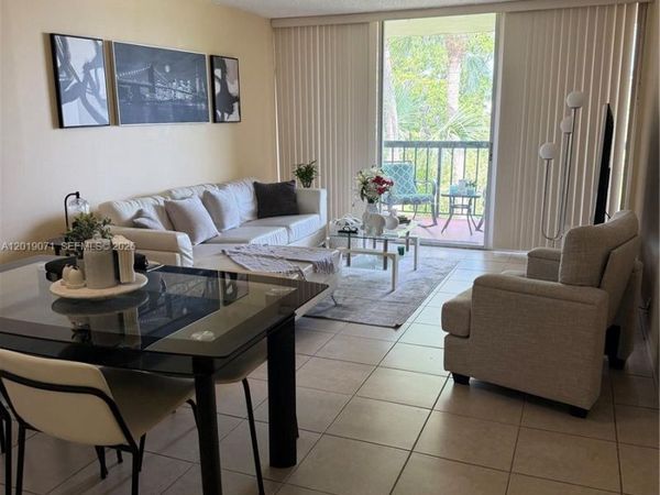 10865 SW 112th Ave , Unit 312, Miami, FL 33176