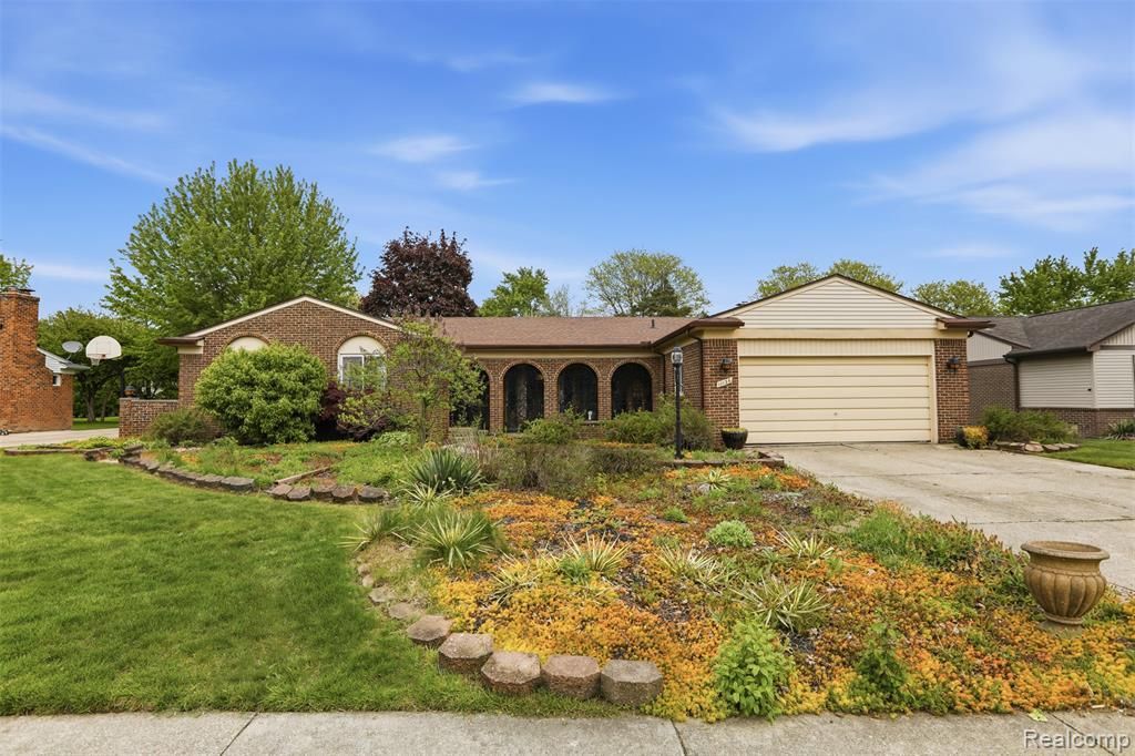 11136 Bellwood Drive, Plymouth Township, MI 48170 Main Photo