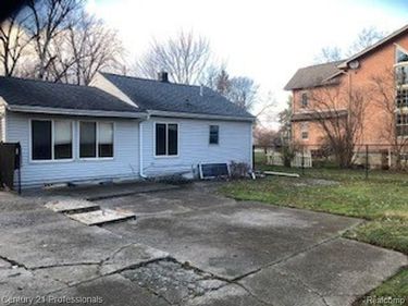 2118 MILVERTON Drive, Troy, MI 48083