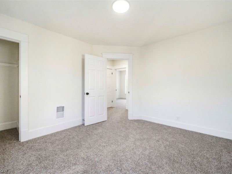 9203 Columbia Avenue, Cleveland, OH 44108 Photo 14
