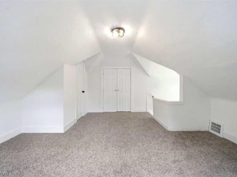 9203 Columbia Avenue, Cleveland, OH 44108 Photo 19