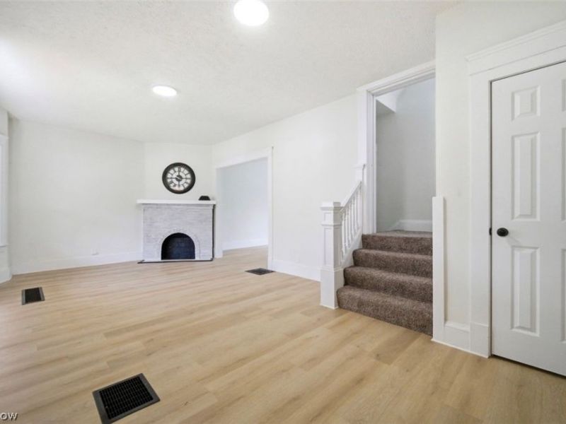 9203 Columbia Avenue, Cleveland, OH 44108 Photo 5