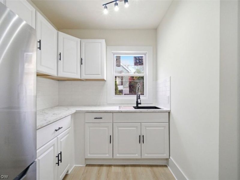 9203 Columbia Avenue, Cleveland, OH 44108 Photo 8