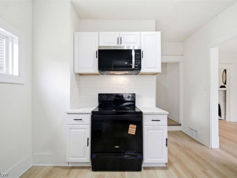 9203 Columbia Avenue, Cleveland, OH 44108 Photo 9