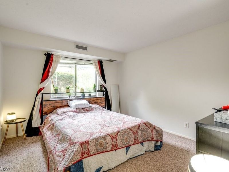 729 W Main Street, Unit B, Kent, OH 44240 Photo 13