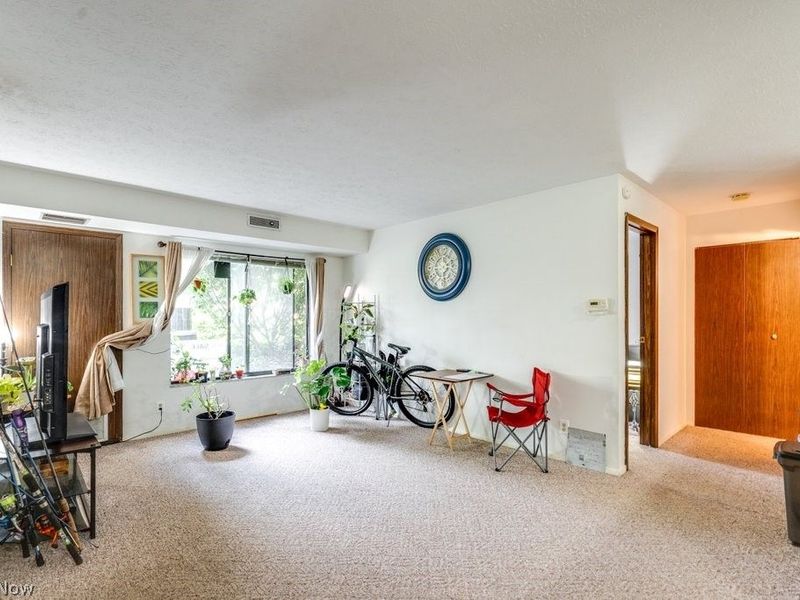 729 W Main Street, Unit B, Kent, OH 44240 Photo 4