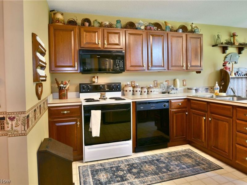 502 Turnberry Court NE, Warren, OH 44484 Photo 15