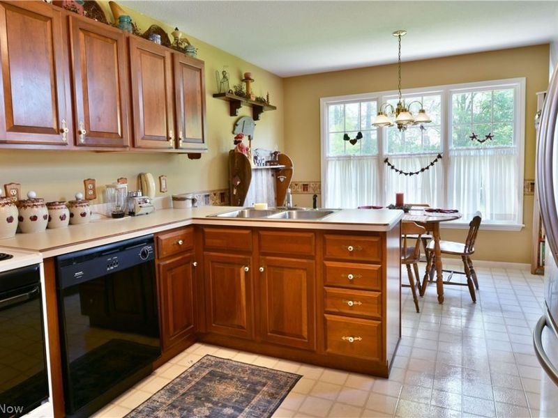 502 Turnberry Court NE, Warren, OH 44484 Photo 16