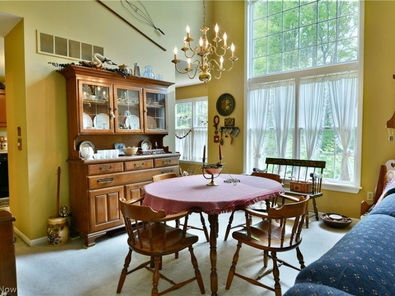 502 Turnberry Court NE, Warren, OH 44484 Photo 9