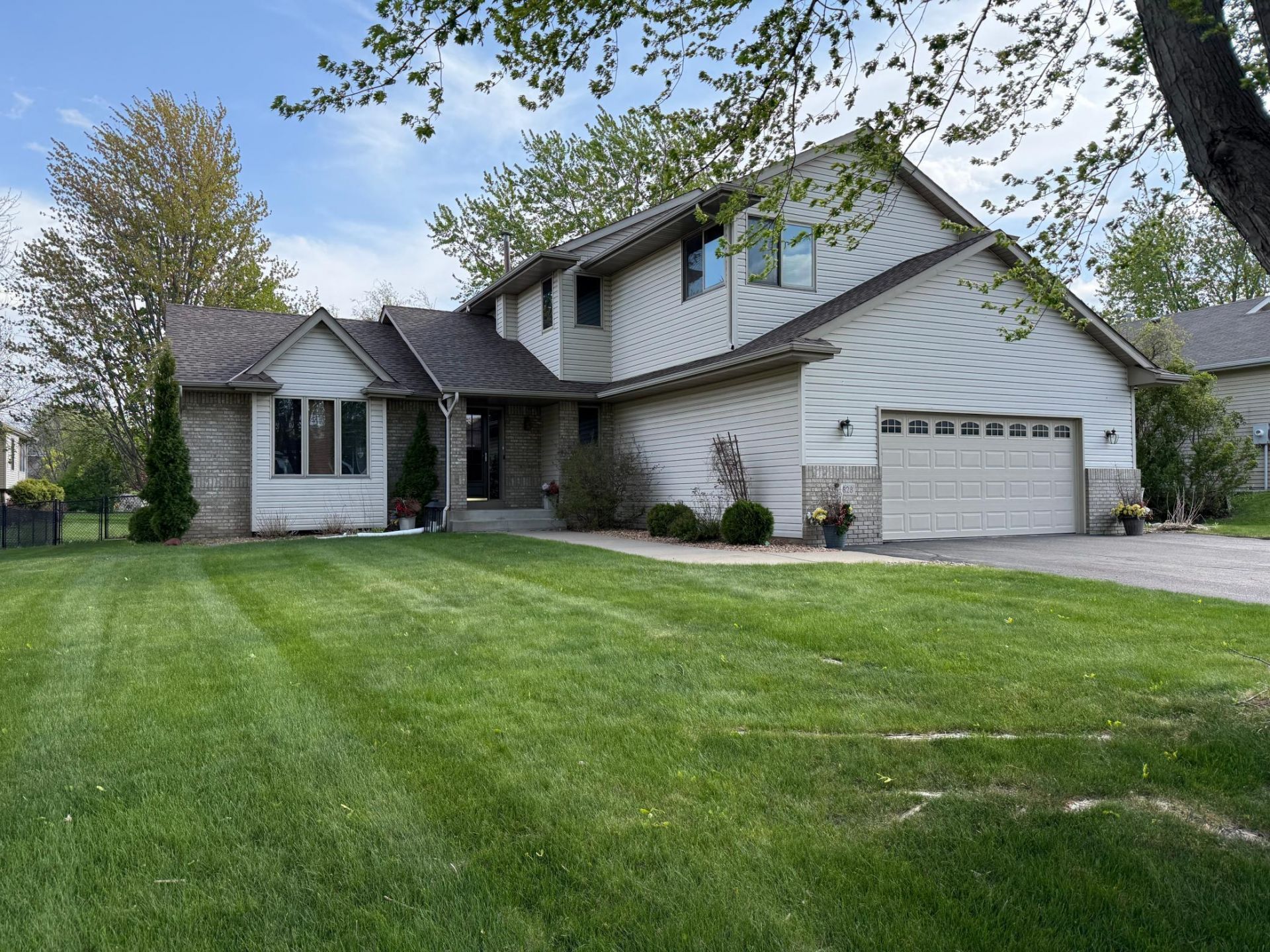 9828 Greenspruce Avenue N, Brooklyn Park, MN 55443 Main Photo