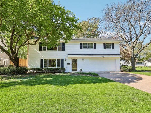 5137 Duggan Plaza, Edina, MN 55439