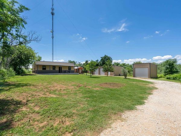 9195 S LOOP 1604 E, Elmendorf, TX 78112
