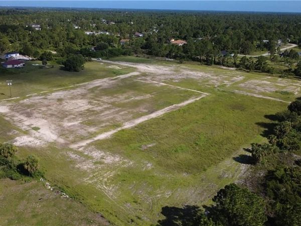 1053 Gladys ST , LEHIGH ACRES, FL 33974